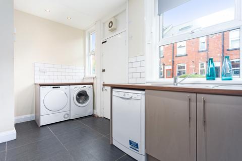 5 bedroom terraced house to rent, 12 Hessle Terrace, Hyde Park, Leeds, LS6 1EQ