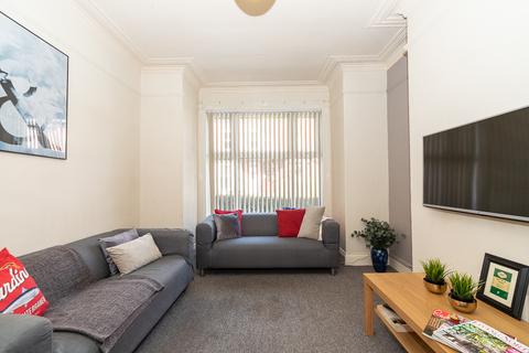 13 Hessle Mount, Hyde Park, Leeds, LS6 1EP