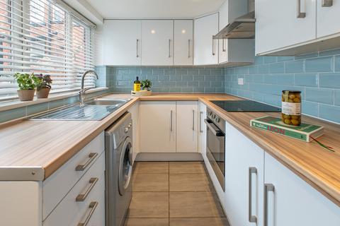 5 bedroom terraced house to rent, 16 Ash Road, Headingley, Leeds, LS6 3JF