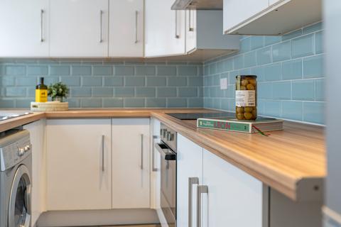 5 bedroom terraced house to rent, 16 Ash Road, Headingley, Leeds, LS6 3JF