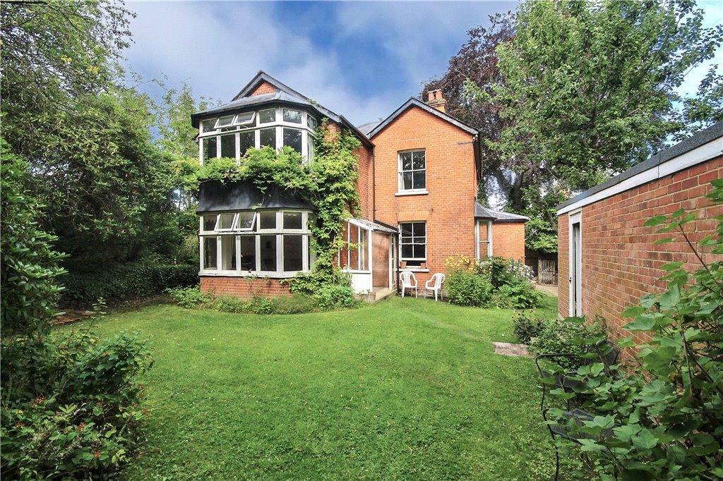 St Judes Road, Englefield Green, Surrey, TW20 5 bed detached house £