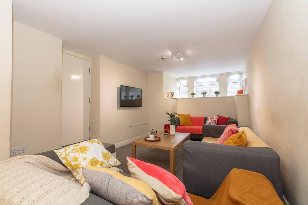House in Leeds - View 2