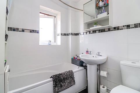 85 Langtons Meadow, Farnham Common, Slough, SL2 3NS