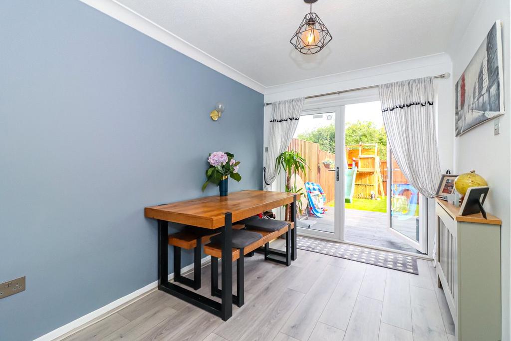 Langtons Meadow, Farnham Common... 3 bed terraced house £400,000