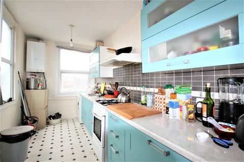 2 bedroom flat to rent, Blackstock Road, Finsbury Park, N4