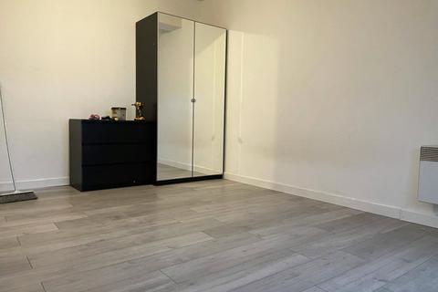 Suite 4, 21 Redcourt Athlone Grove, Leeds, LS12 1SY
