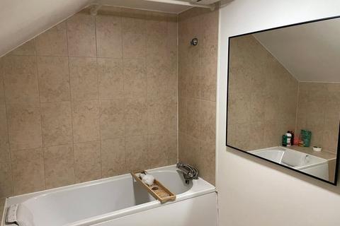 Suite 4, 21 Redcourt Athlone Grove, Leeds, LS12 1SY
