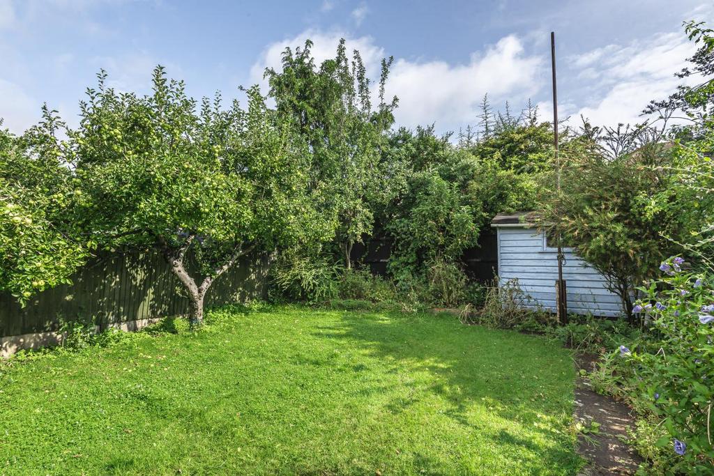 Elm Walk, Raynes Park 3 bed end of terrace house £700,000