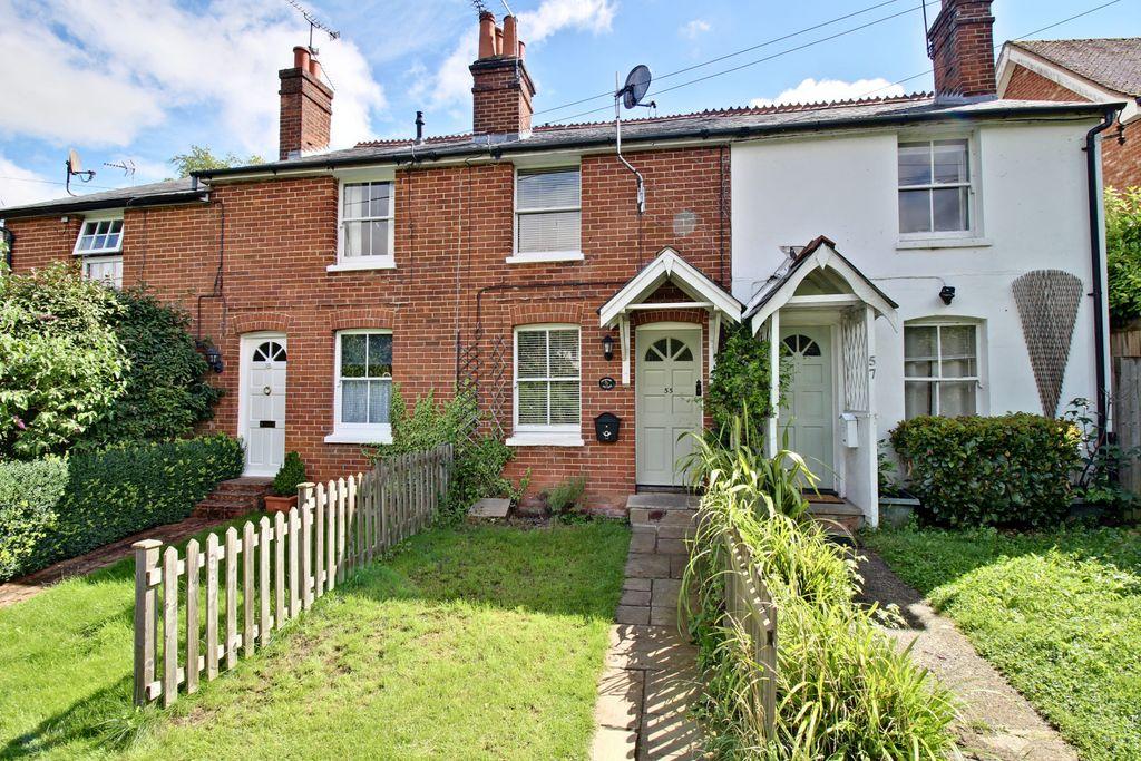 55 Holt Lane, Hook RG27 9EP 2 bed terraced house £300,000