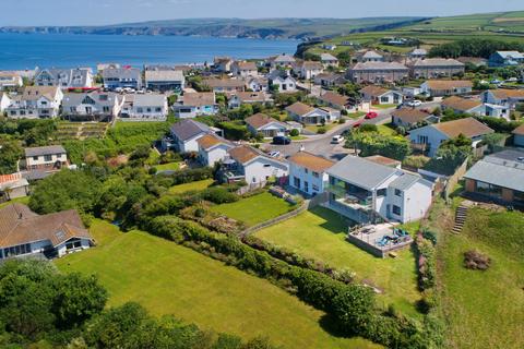 17 Silvershell Road, Port Isaac, PL29 3SN