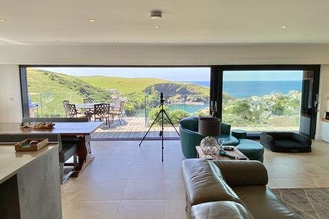 17 Silvershell Road, Port Isaac, PL29 3SN