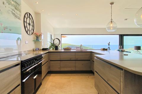 17 Silvershell Road, Port Isaac, PL29 3SN