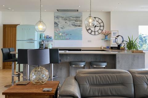 17 Silvershell Road, Port Isaac, PL29 3SN