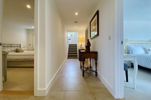 17 Silvershell Road, Port Isaac, PL29 3SN