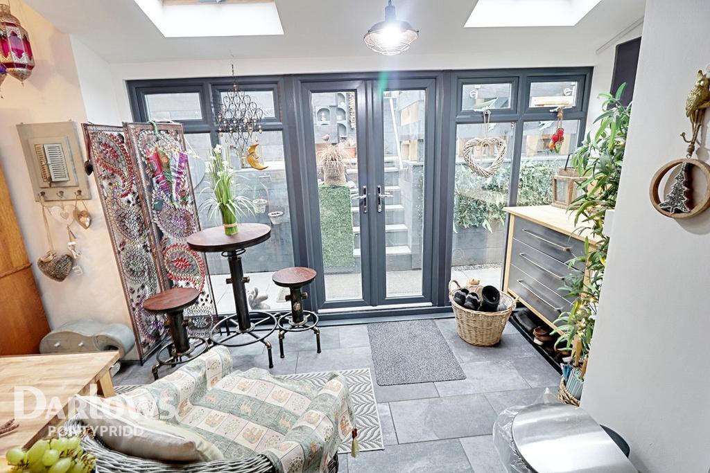 Graigwen Road, Pontypridd 3 bed semidetached house for sale £240,000