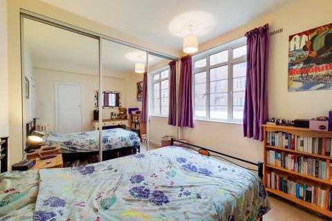 1 bedroom flat for sale, Latymer Court, Hammersmith Road, London, W6