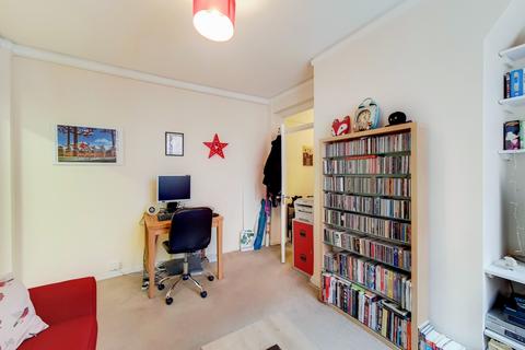 1 bedroom flat for sale, Latymer Court, Hammersmith Road, London, W6