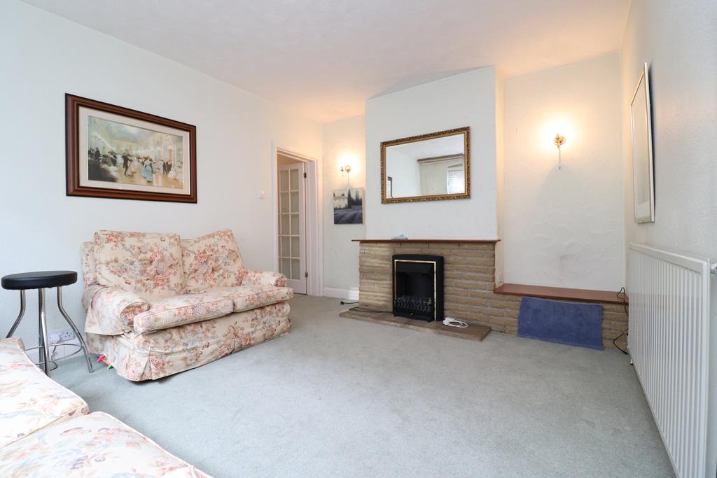 Heath Park Road, Romford RM2 2 bed flat £1,250 pcm (£288 pw)