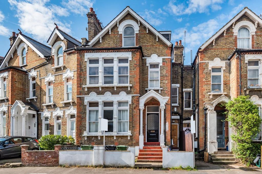 Halesworth Road, Lewisham 1 bed flat £250,000