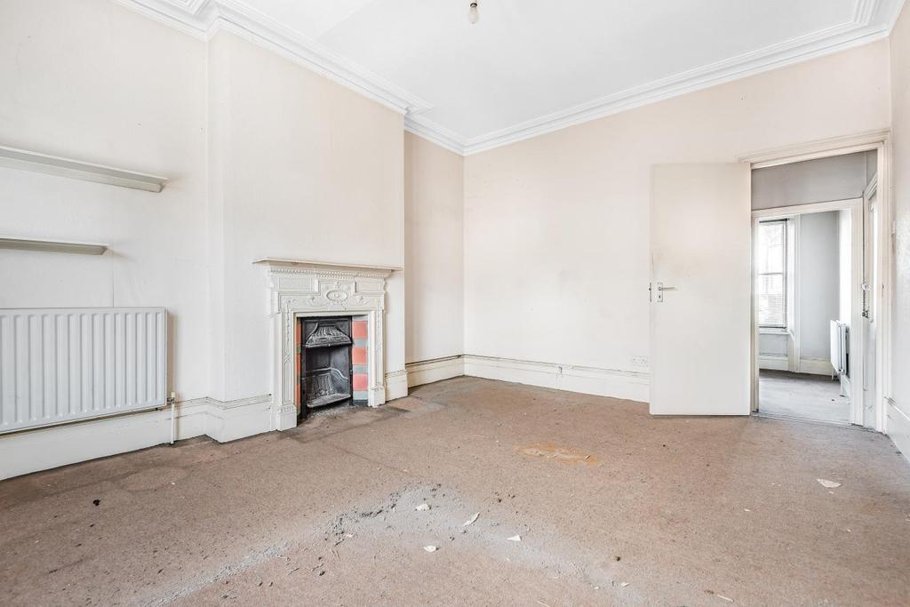 Halesworth Road, Lewisham 1 bed flat £250,000