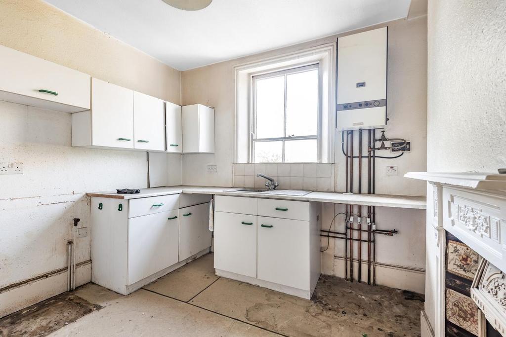 Halesworth Road, Lewisham 1 bed flat £250,000