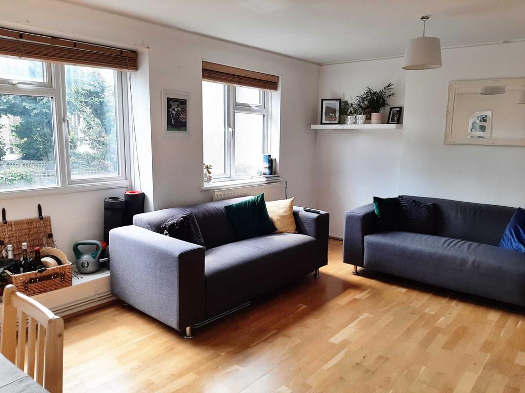 Midmoor Road, Balham 3 bed flat £1,900 pcm (£438 pw)