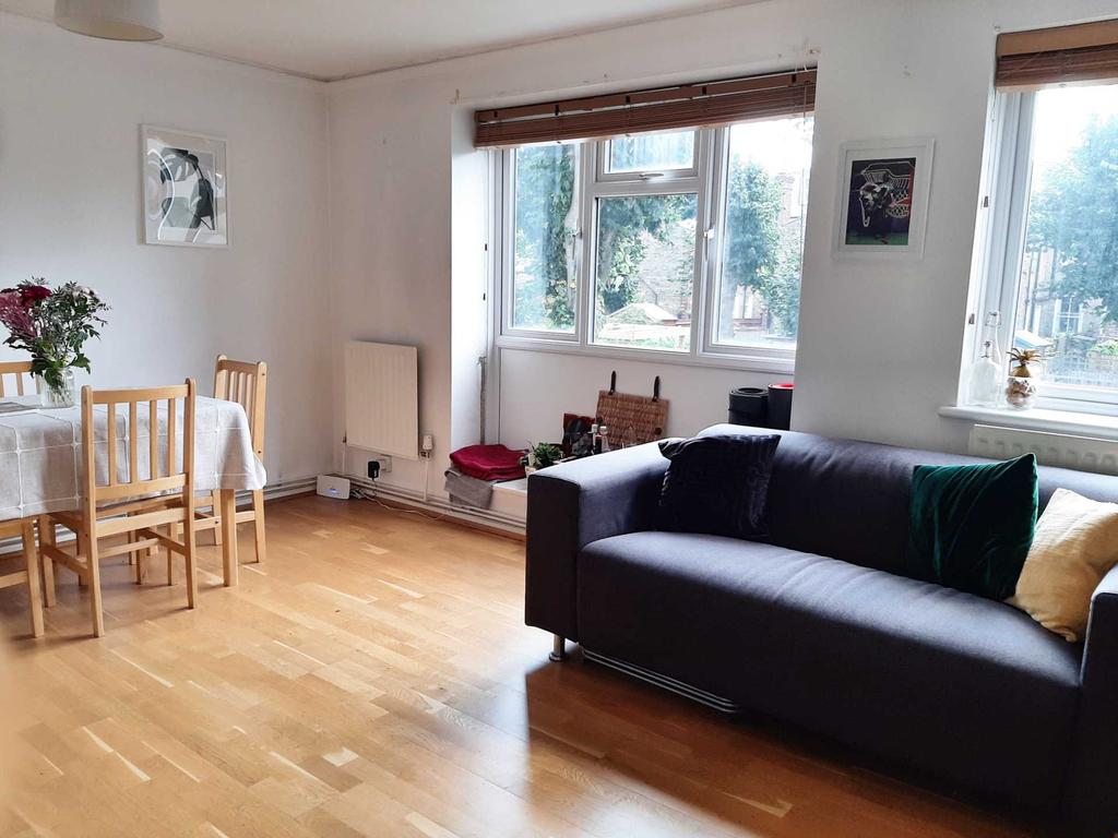 Midmoor Road, Balham 3 bed flat £1,900 pcm (£438 pw)