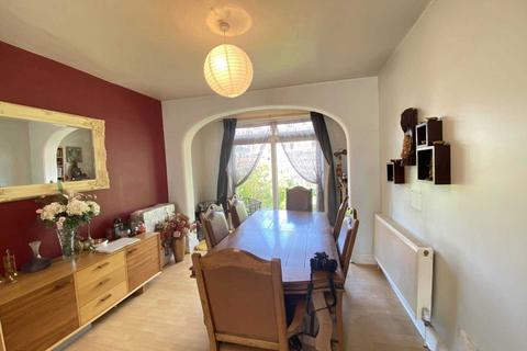 4 bedroom semi-detached house to rent, Eton Road, Ilford