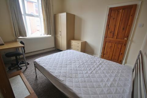 4 bedroom terraced house to rent - Howard Road, Clarendon Park, Leicester LE2