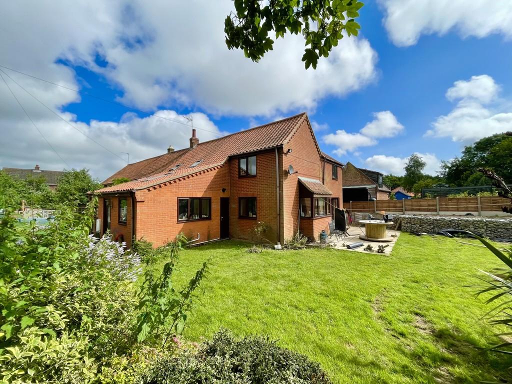 Thrigby Road, Filby, Great Yarmouth 4 bed cottage £475,000