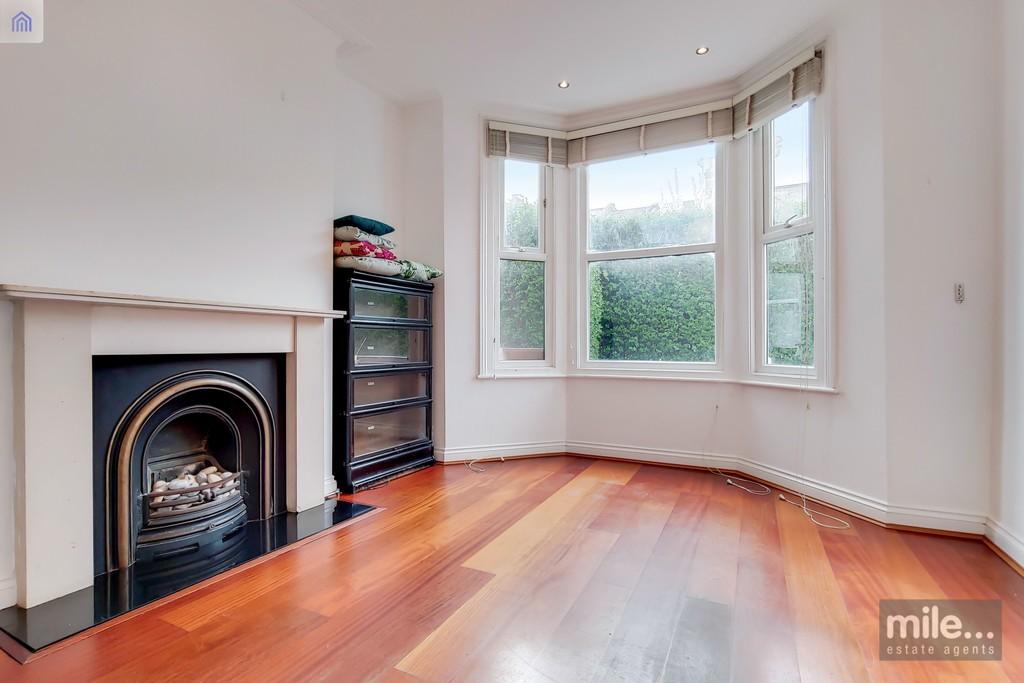 Leighton Gardens, London NW10 2 bed ground floor flat £625,000