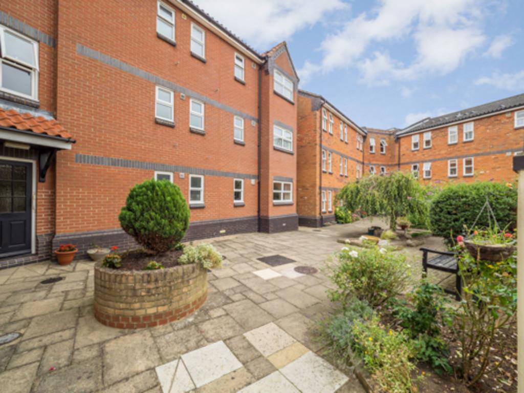 Angel Court, North Walsham 2 bed flat £145,000