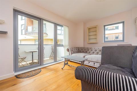 2 bedroom apartment to rent, Glenalmond Avenue, Cambridge