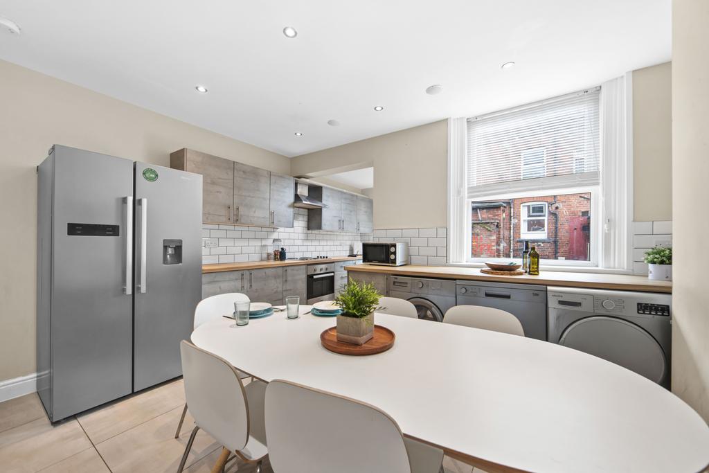 House in Leeds - View 2