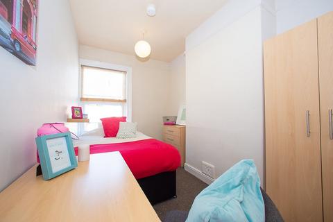 5 bedroom townhouse to rent - 21 Hessle Terrace, Hyde Park, Leeds, LS6 1EQ