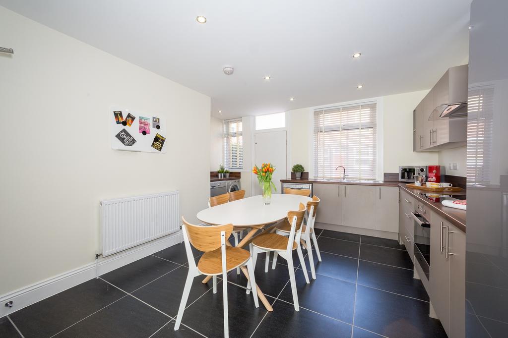 House in Leeds - View 2