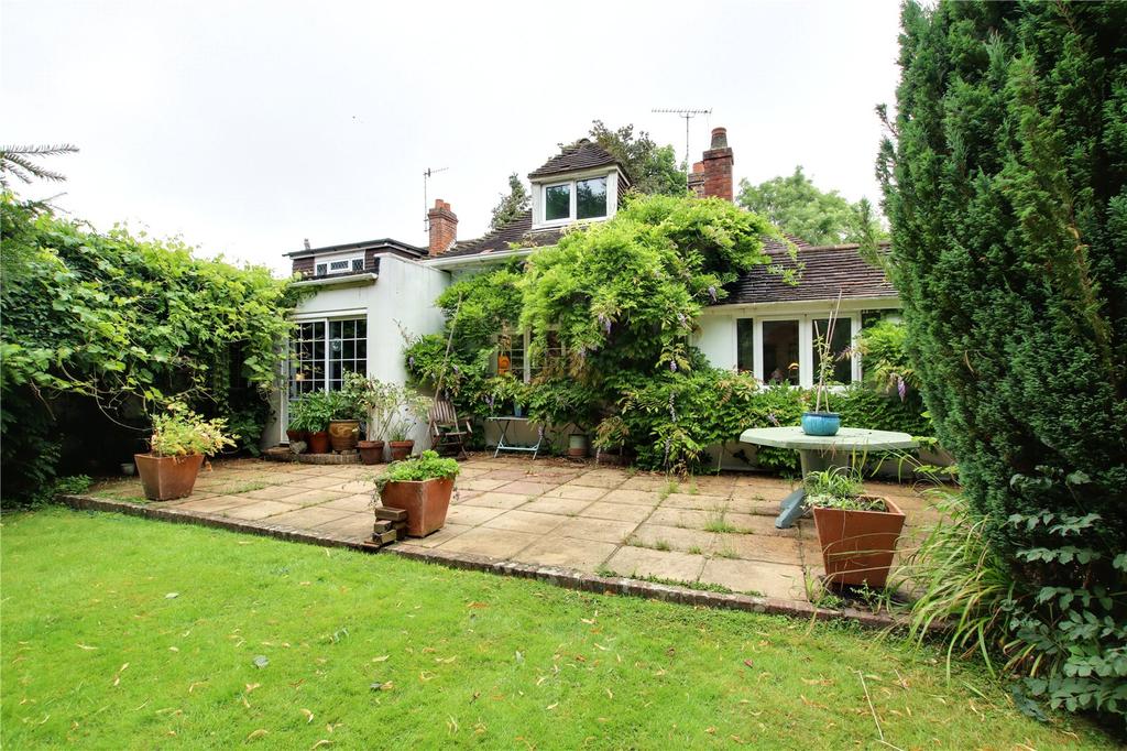 St Lawrence Avenue, Worthing, West Sussex, BN14 3 bed bungalow £600,000