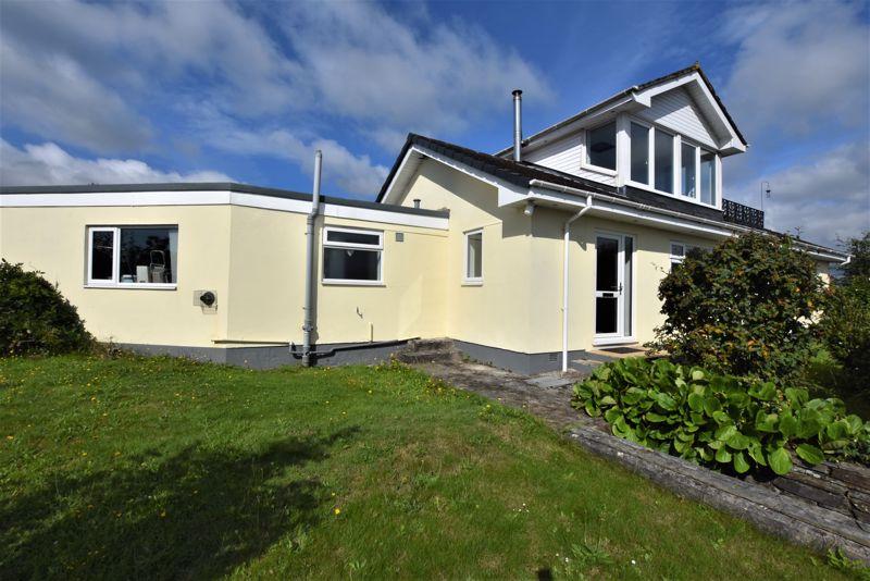 Coombe Lane, Cargreen, Saltash 4 bed detached bungalow £1,500 pcm (£