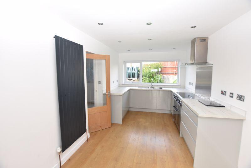 Coombe Lane, Cargreen, Saltash 4 bed detached bungalow £1,600 pcm (£