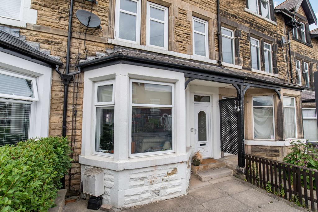 King Edwards Drive, Harrogate, HG1 4HA 1 bed flat £165,000