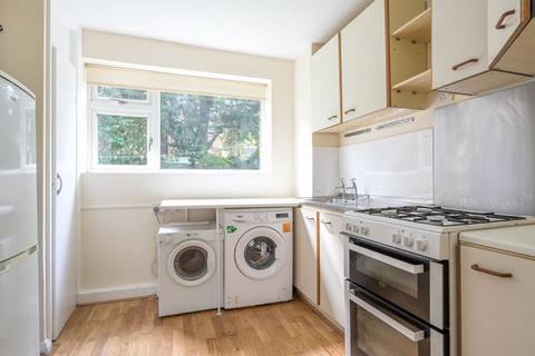 49 Vicarage Fields, Walton-on-thames, KT12 2EN