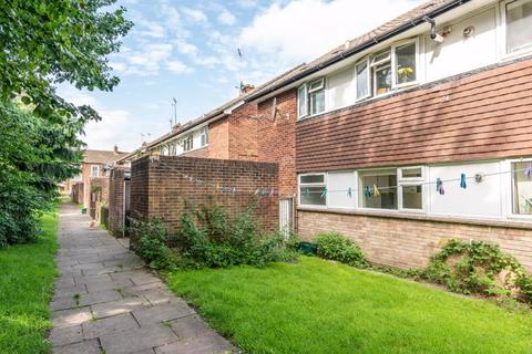 49 Vicarage Fields, Walton-on-thames, KT12 2EN
