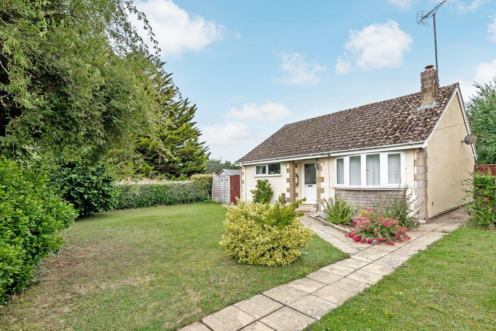 Riverway, South Cerney, Cirencester GL7 6HZ 3 bed detached bungalow for