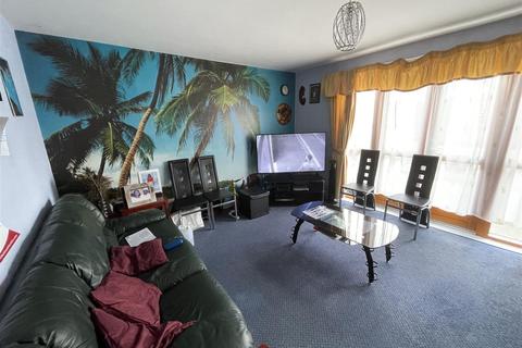 109 Burnside Avenue, London, E4 8YW