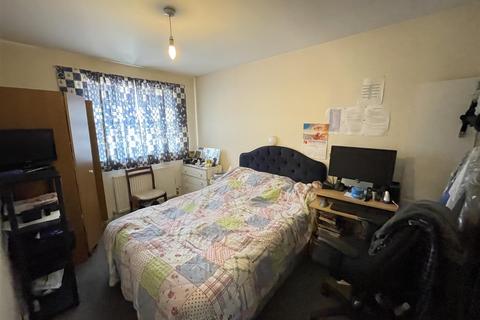 109 Burnside Avenue, London, E4 8YW