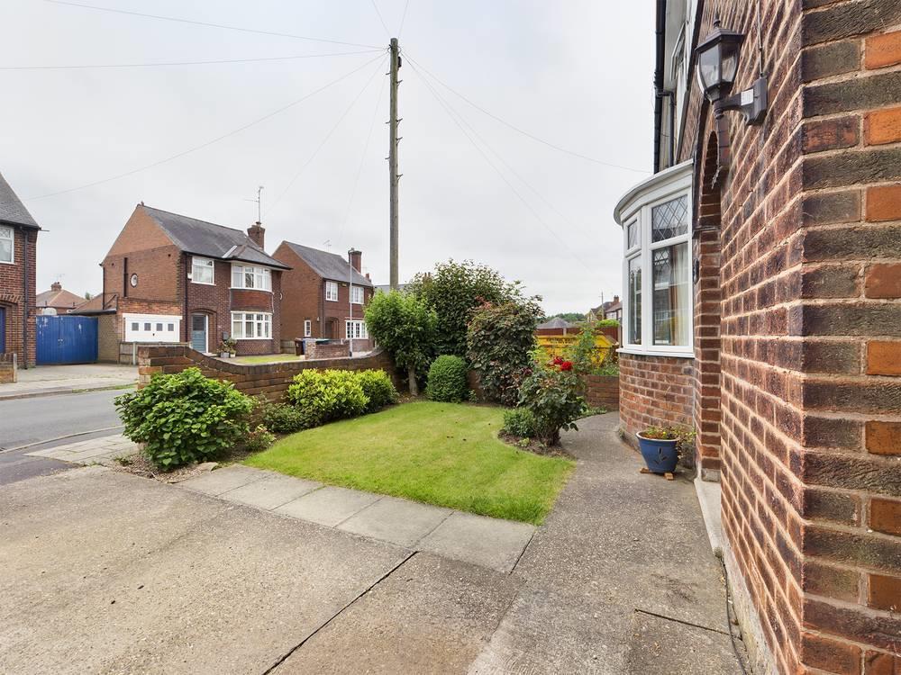 Matlock Avenue, Mansfield 3 bed semidetached house £220,000