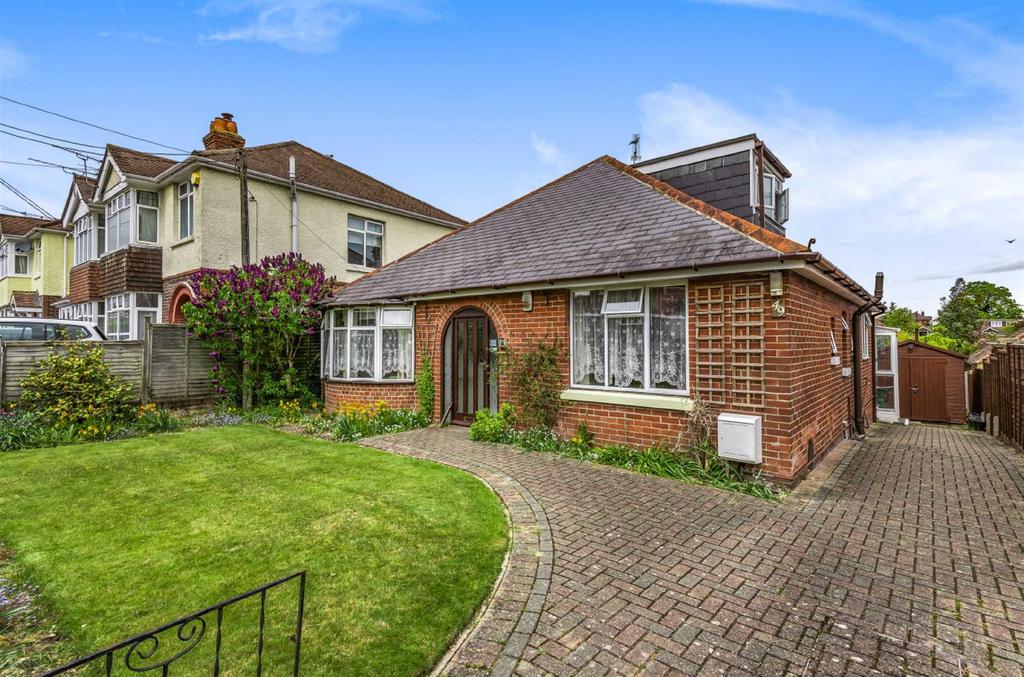 Shaftesbury Avenue, Chandlers Ford 3 bed chalet £375,000