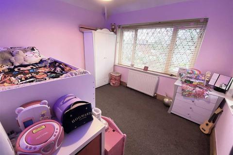 4 Dronfield Road, Manchester, M22 4AW