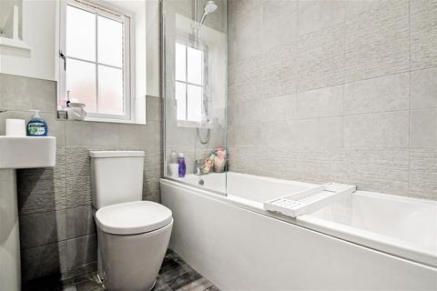 9 Furlong Drive, Kingswood, Hull, HU7 3FL