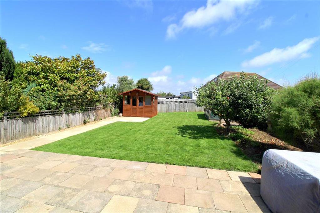 Sutton Drove, Seaford, East Sussex 3 bed detached bungalow £530,000